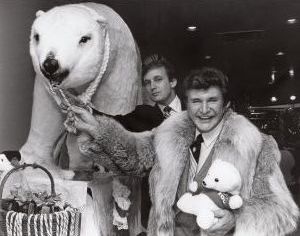 Donald Trump and Liberace 1984, NY 3.jpg